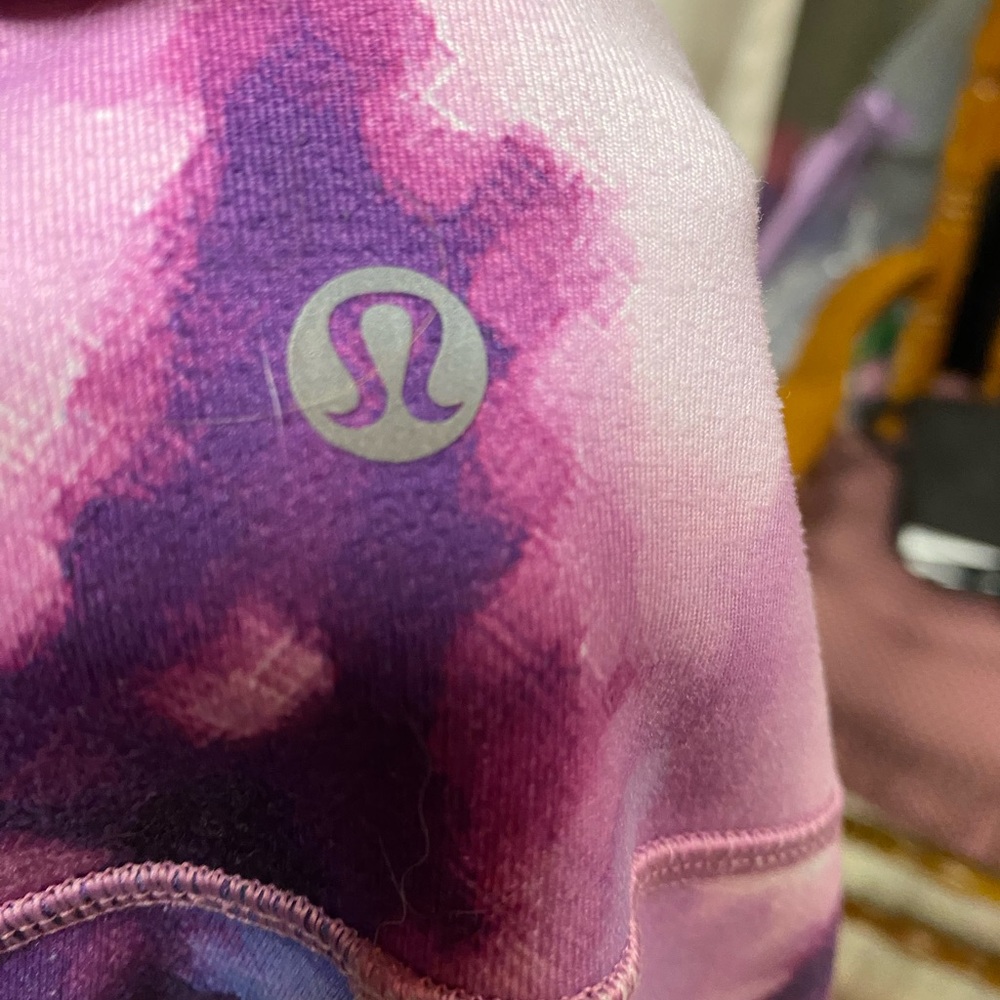 4051 -Lululemon Wunder Under
Blooming Pixie Multi- 26” - Picture 5 of 7